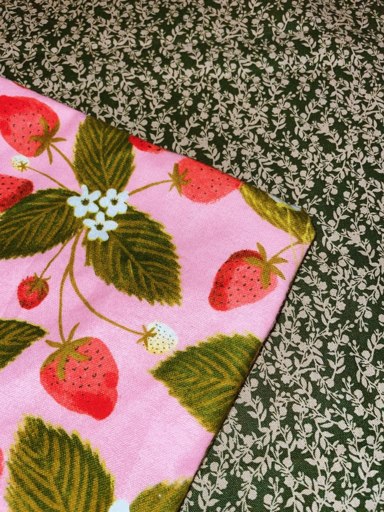 baby pink strawberries - fleece tote bag