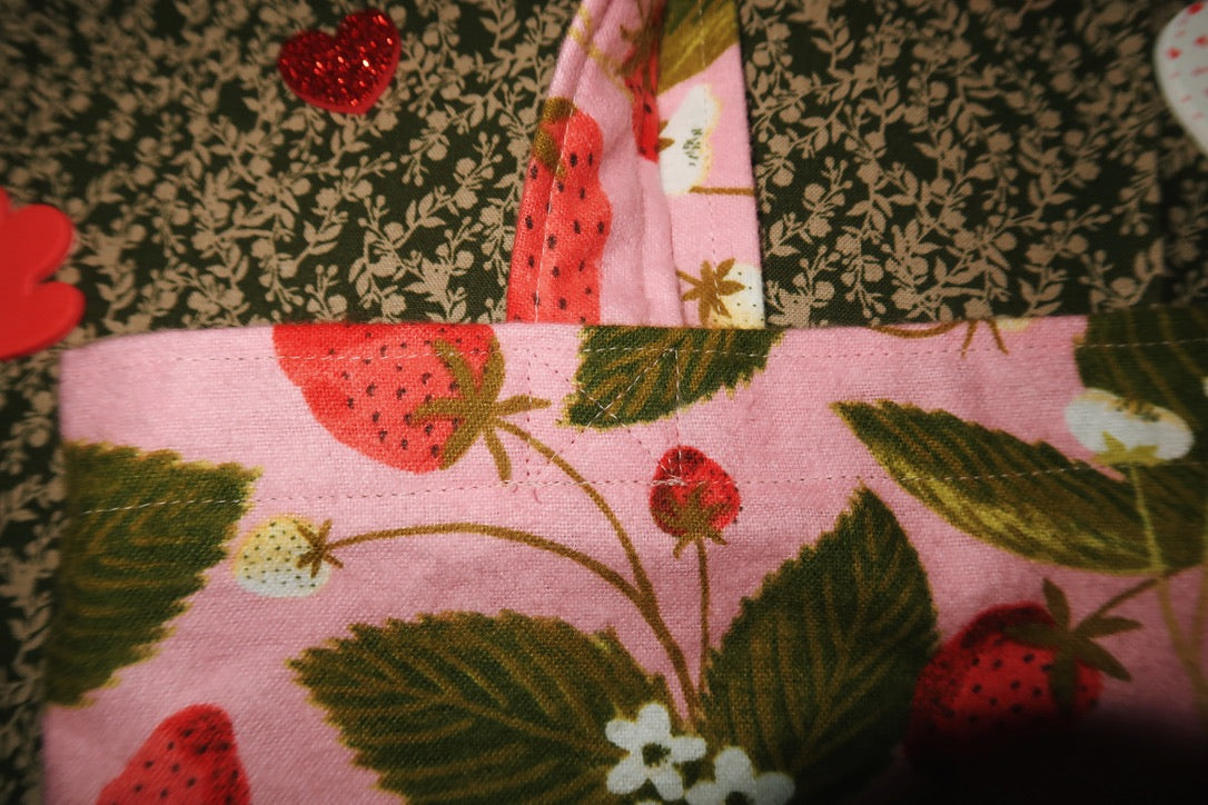 baby pink strawberries - fleece tote bag